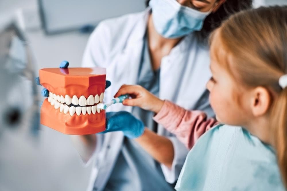 Odontopediatría: Cómo hacer que la primera visita al dentista sea un éxito para los más pequeños